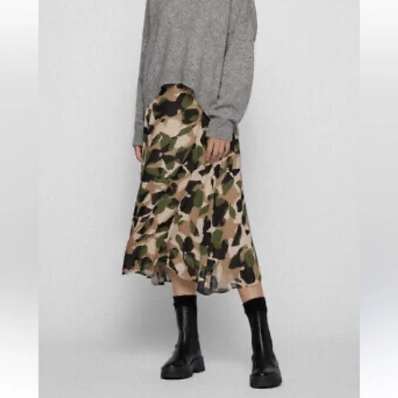 hugo boss 100% silk ASYMMETRIC-HEM SKIRT IN
GRAPHIC-PRINT Camo size 2 - Picture 4 of 12